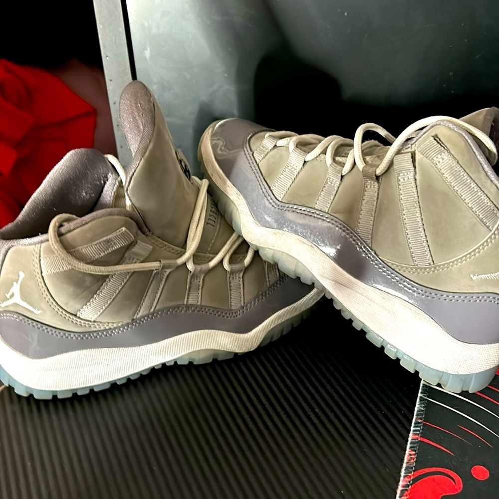 Jordan cool grey just trying to get of my hands able to negotiate